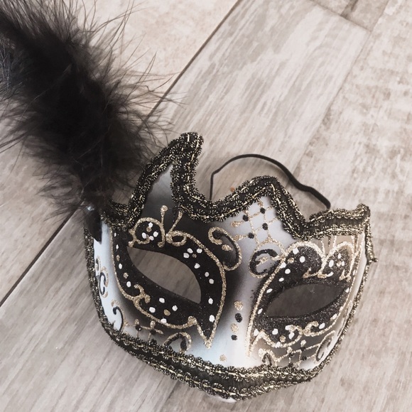 Masquerade Mask Black White Gold - Picture 1 of 8
